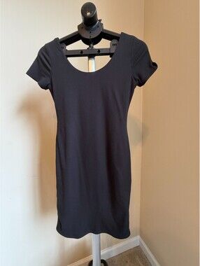 Popular 21 Women's Bodycon Dress Short Sleeve Knit Solid Scoop Neck Size L Black